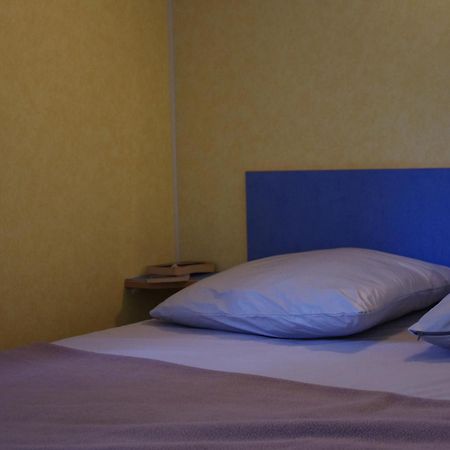 Hotel Camping La Bergerie à La Chapelle-Achard Chambre photo