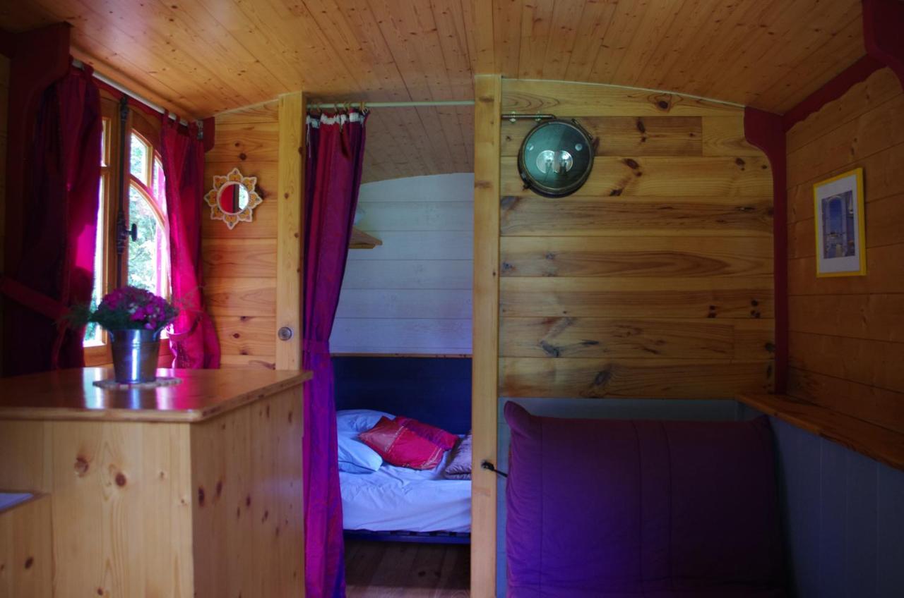 Hotel Camping La Bergerie à La Chapelle-Achard Chambre photo