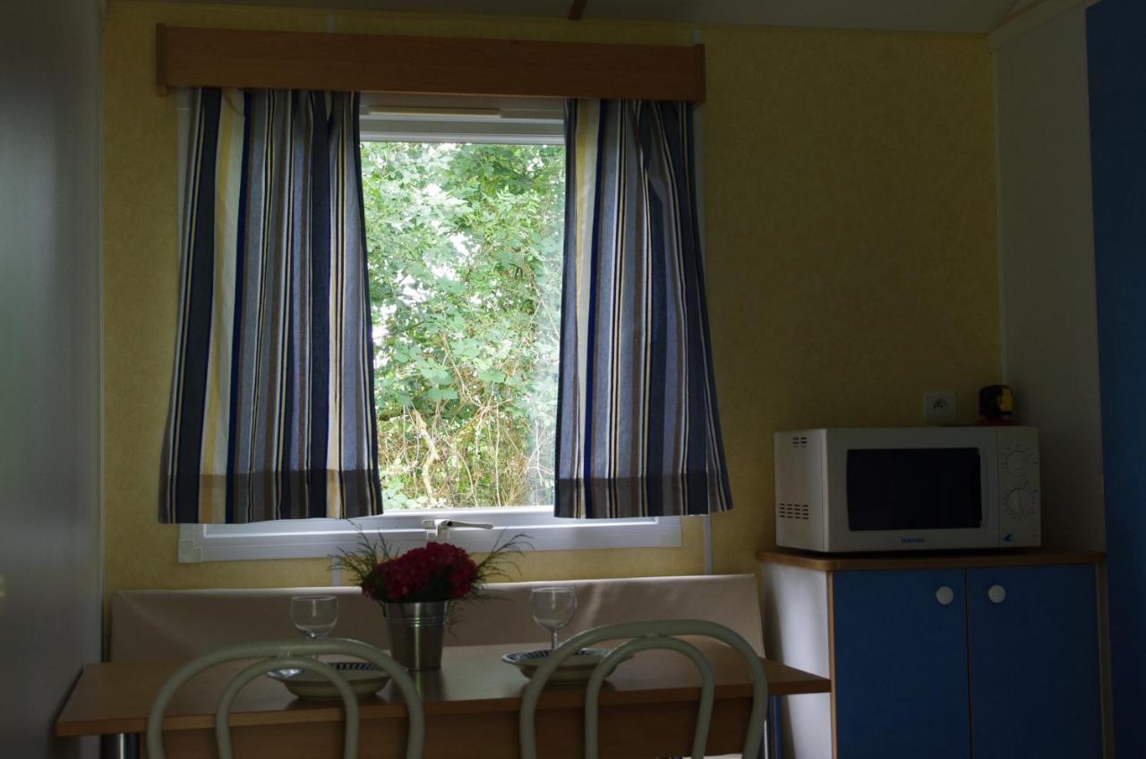 Hotel Camping La Bergerie à La Chapelle-Achard Chambre photo